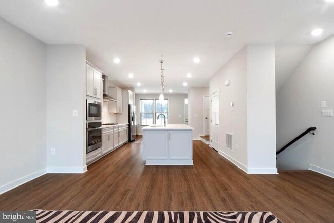 Building Photo - 11003 Resort Road