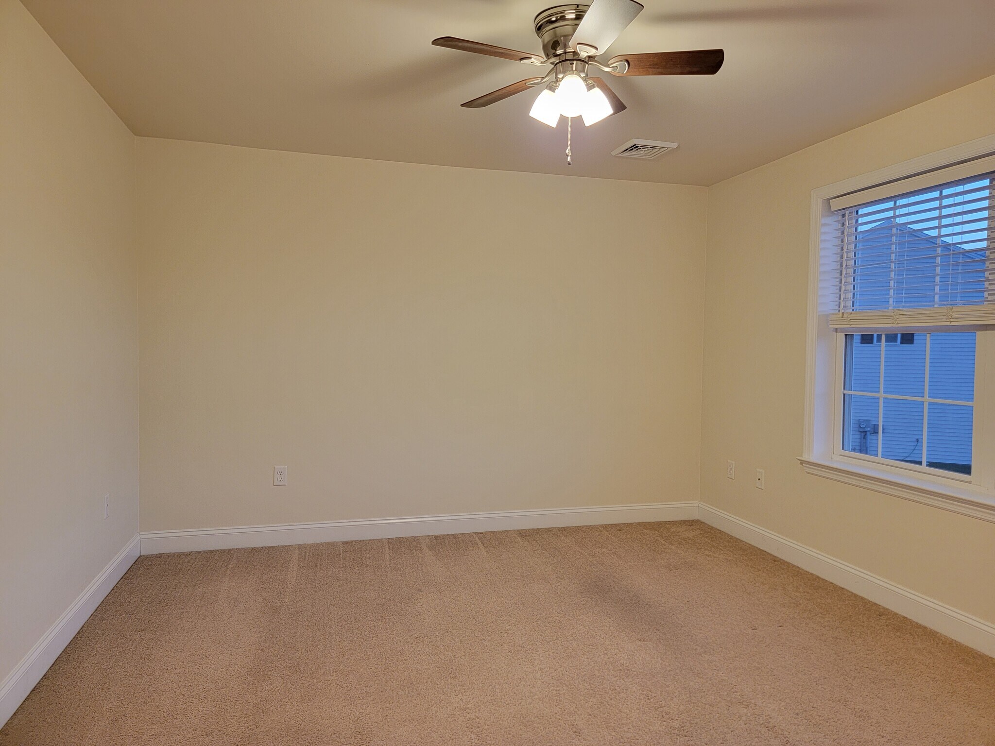 Building Photo - 143 Cedarwood Dr