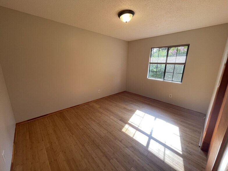 Building Photo - 3881 Strawberry Plains Rd