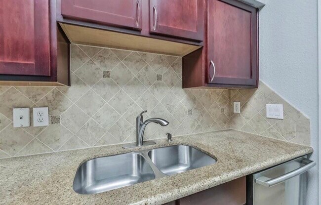 Building Photo - 2700 Revere St