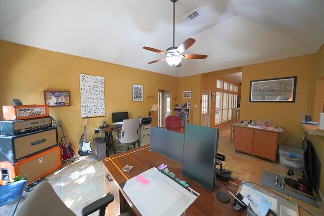 Building Photo - Gorgeous Home in the Coveted Greenshire Subdivision - Realtor Commission: $400