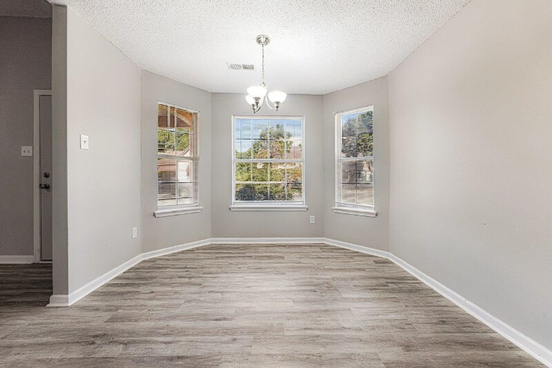 Primary Photo - 1433 S Wellington St