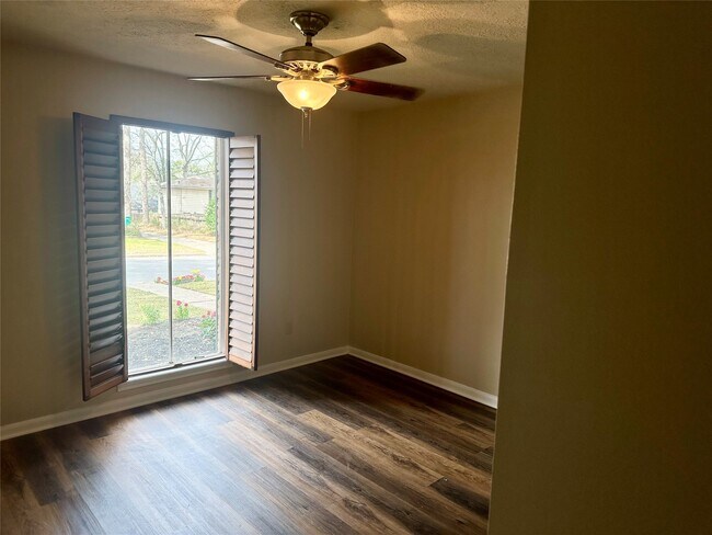 Building Photo - 103 Wroxton Dr