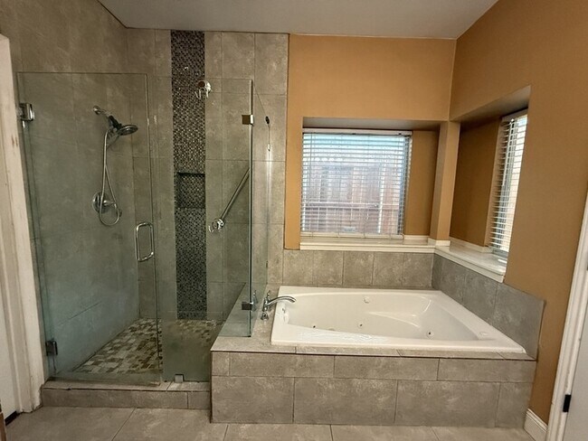 Building Photo - 117 Hanover St