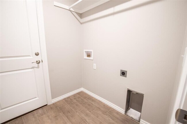 Building Photo - 3817 Lleyton Dr
