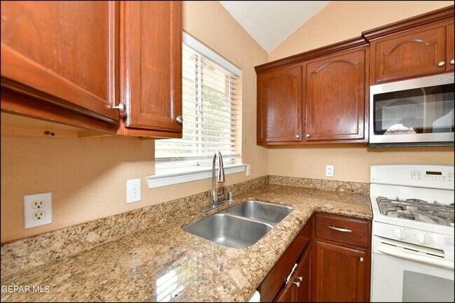 Building Photo - 7737 Plaza Azul Rd