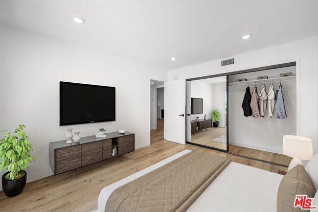 Building Photo - 1650 S Bentley Ave