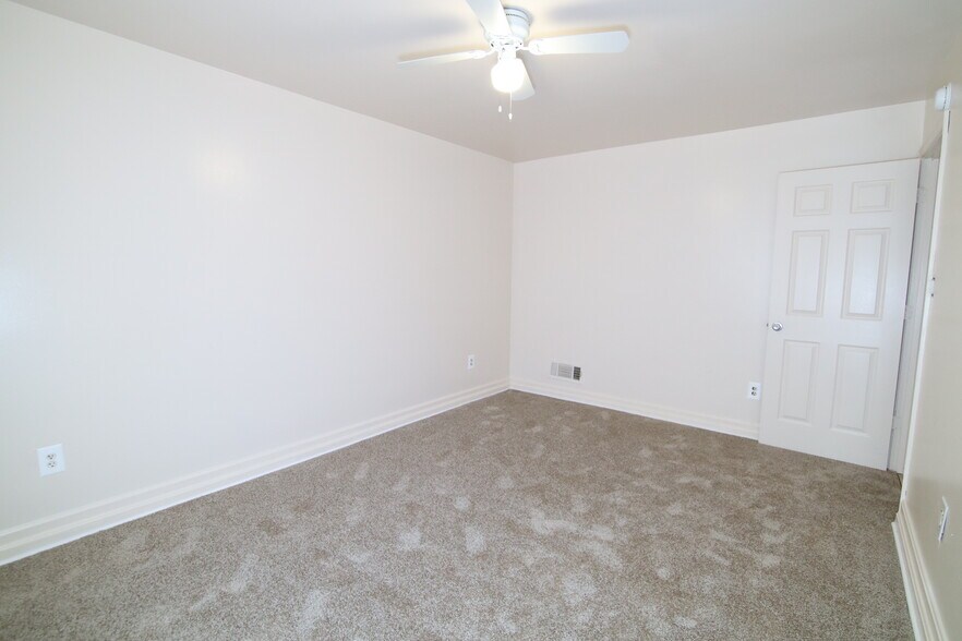 Building Photo - 126 Joliet St SW