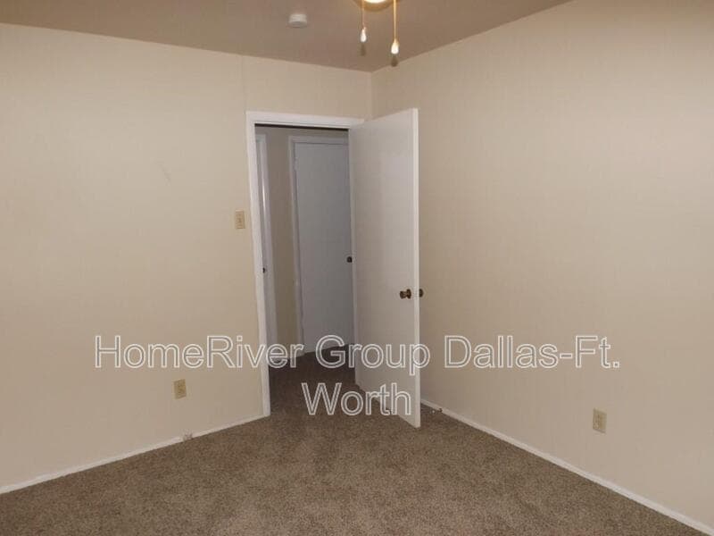 Building Photo - 5720 Bluffman Dr