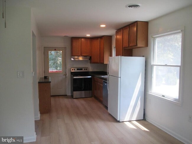 Building Photo - 25440 Luhaven