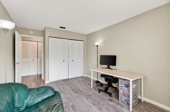 Building Photo - 460 Hardwood Pl