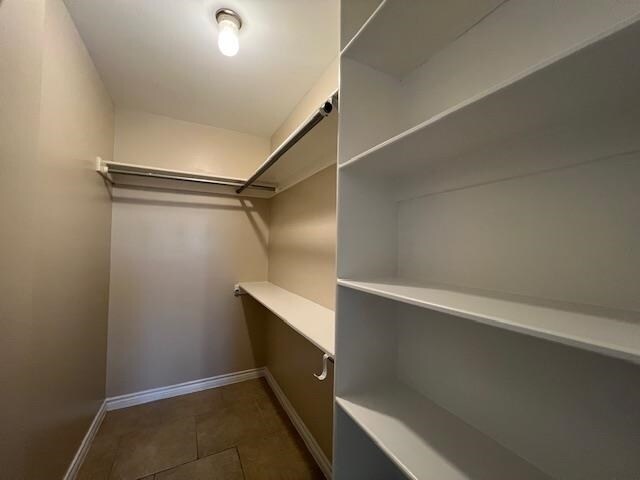 Building Photo - 2720 Camelot Dr