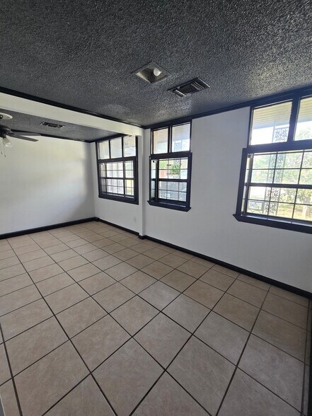 Building Photo - 1617 Sunset Blvd
