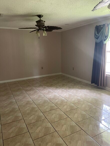 Building Photo - 1076 Elysian Dr