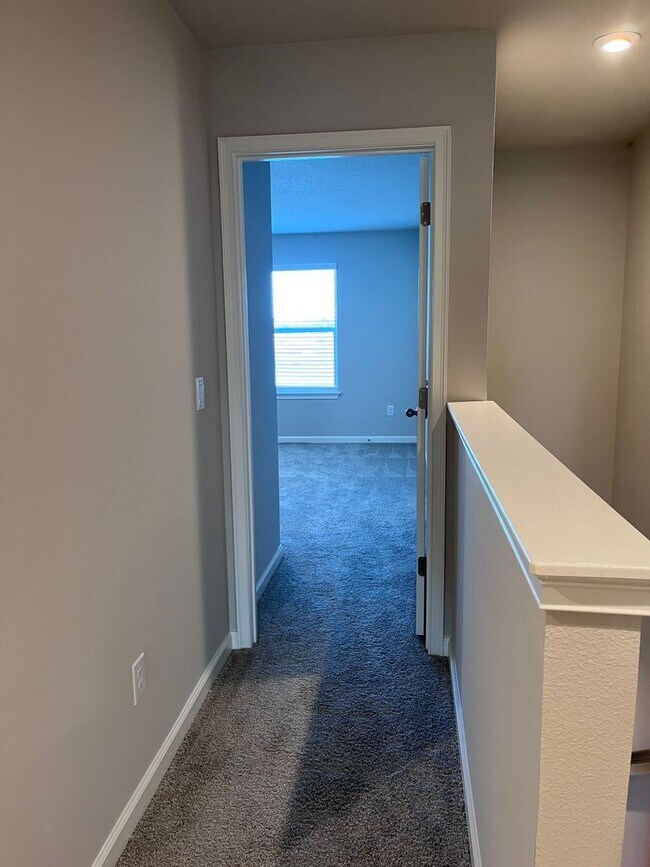 Building Photo - Beautiful 3 bedroom, 2.5 bathroom, 1 car garage townhouse for rent in Lutz!