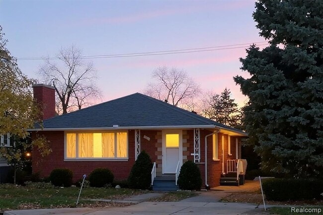 Building Photo - 734 N Monroe St