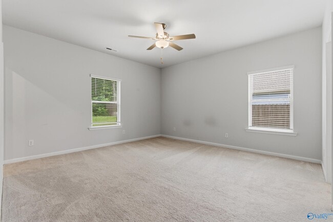 Building Photo - 15007 Greenleaf Dr
