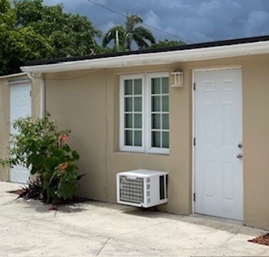 NEW ROOF, LAUNDRY - 2210 Thomas St