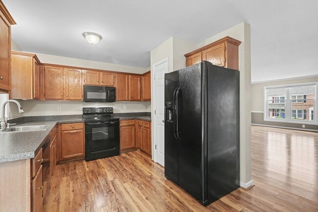 Building Photo - 2165 St Clair Ct