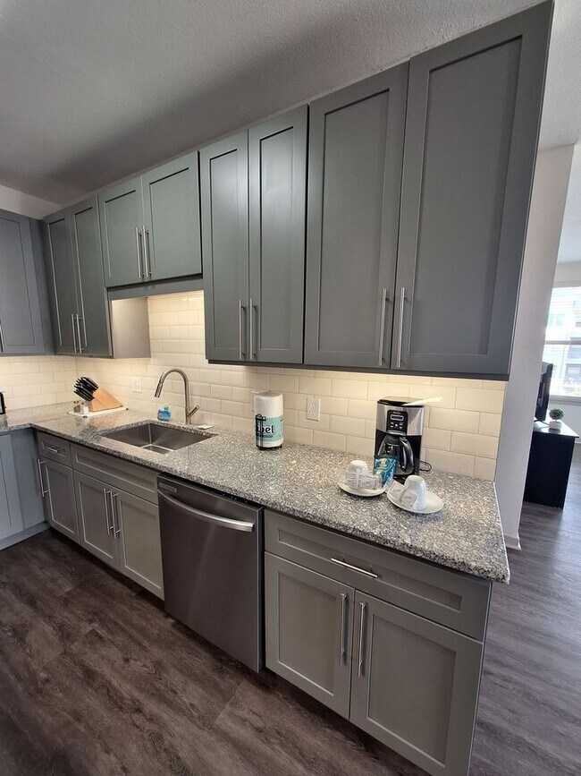 Building Photo - CH-Cortland Flatirons