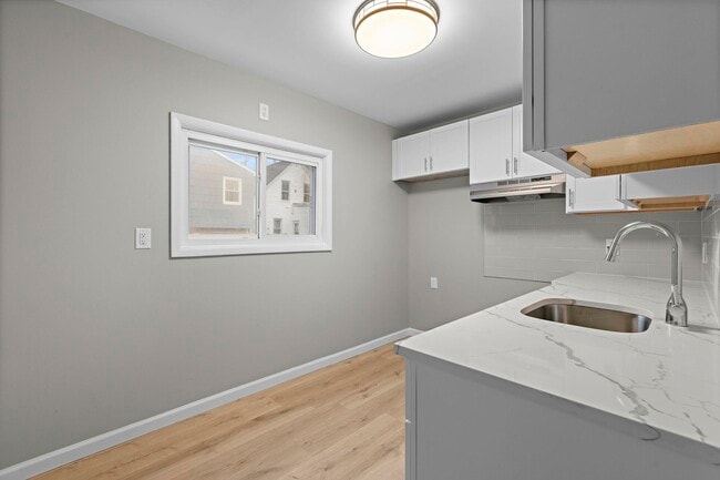 Building Photo - 736 2nd St