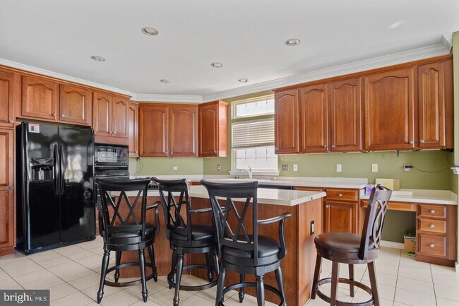 Building Photo - Spacious 4-Bedroom Home with Lake Views & Finished Basement