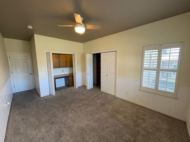 Building Photo - 540 W Birch Ct