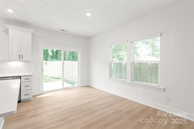 Building Photo - 2025 Wilson Ave