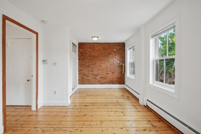 Building Photo - 224 8th St
