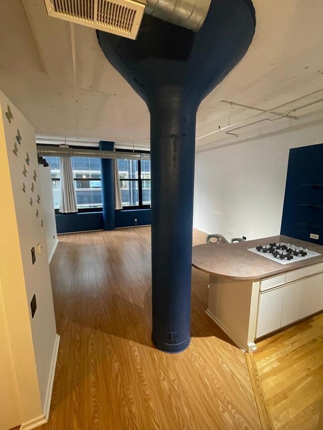 Building Photo - 130 S Canal St