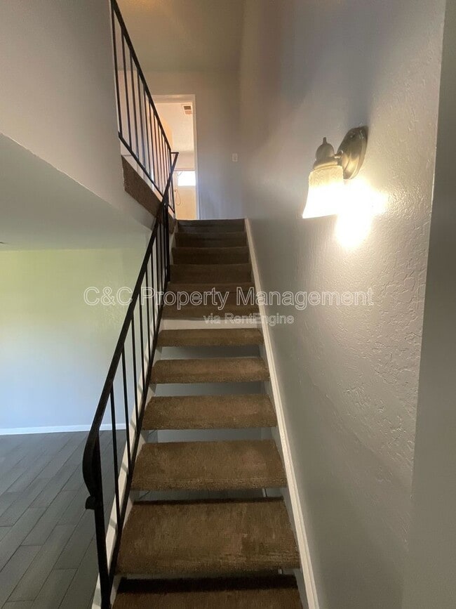 Building Photo - 292 Grecia Ct