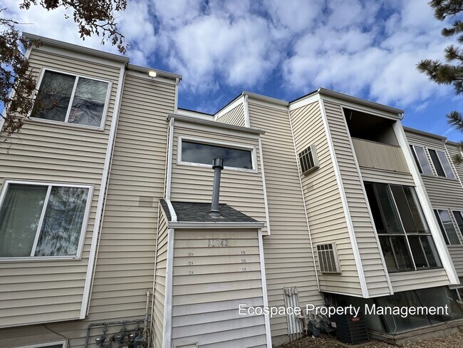 Primary Photo - 2 Bedroom 1 Bathroom Garden Level Apartment in Aurora