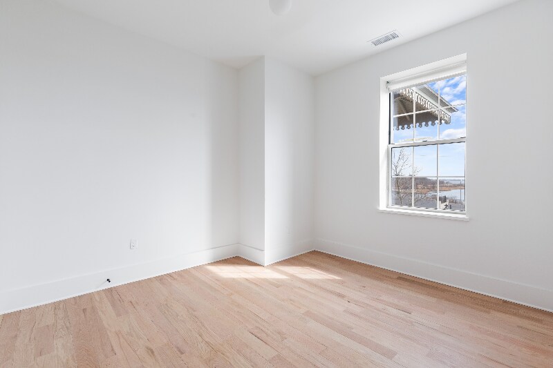 Building Photo - 31 Hope St