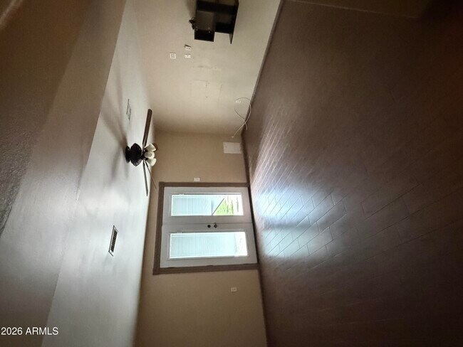 Building Photo - 7613 W Devonshire Ave