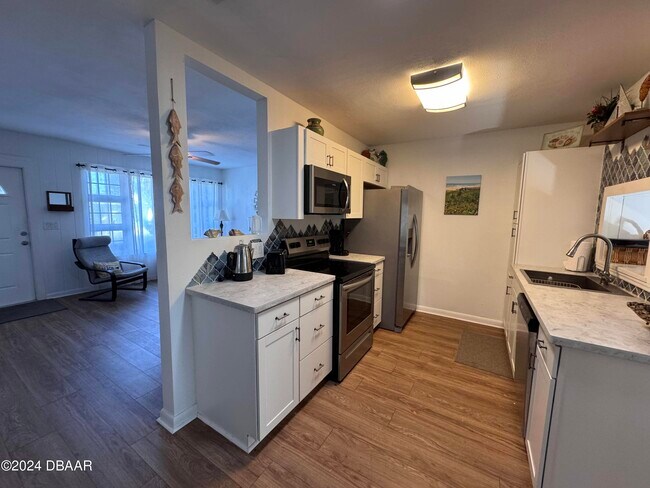 Building Photo - 24 Dolphin Ave