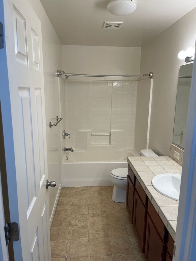 Building Photo - Beautiful 3 bed 2 bath Home in Rosedale!