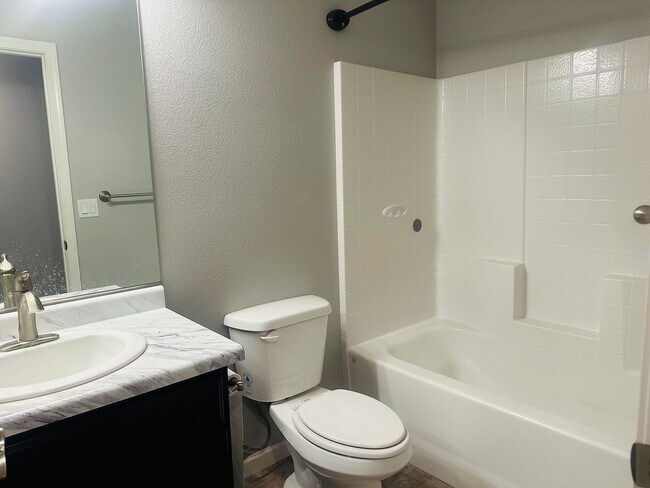 Building Photo - Modern 3-Bedroom Home with Solar Efficiency in Peaceful Mohave Valley Neighborhood