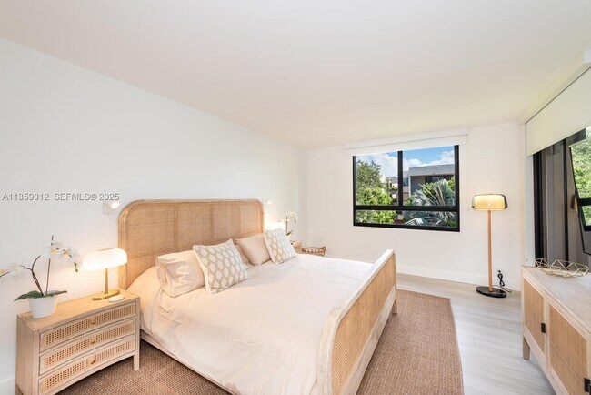 Building Photo - 181 Crandon Blvd