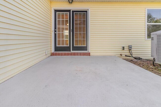 Building Photo - 927 E Lisburn Rd