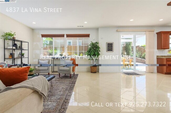 Building Photo - 4837 La Vina St