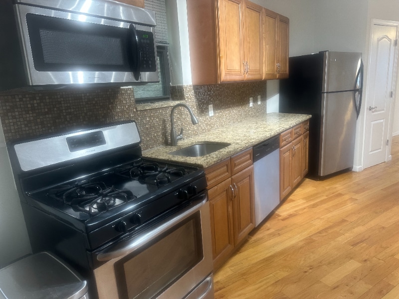 Building Photo - 529 54th St