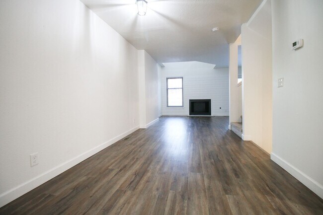 Building Photo - 1225 S Lawton Ave