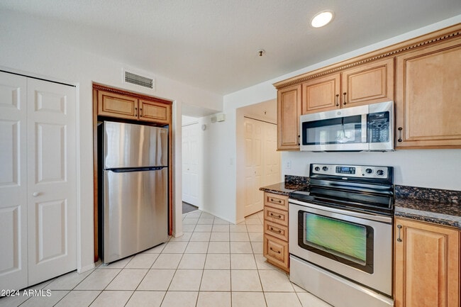 Building Photo - 8804 E Charter Oak Dr