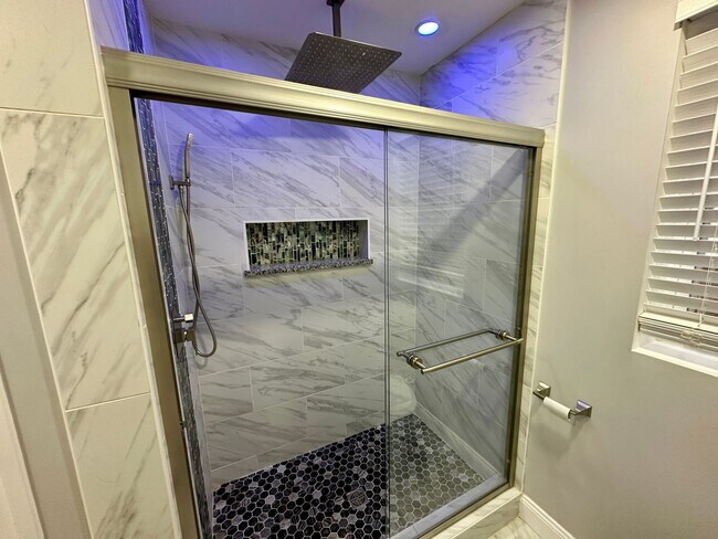 Building Photo - Beautifully rehabbed unit in Tower Grove S...