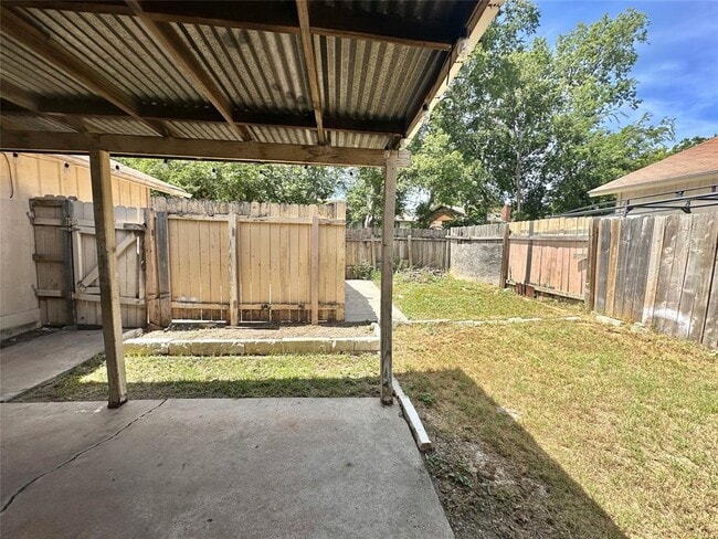 Building Photo - 207 W William Cannon Dr