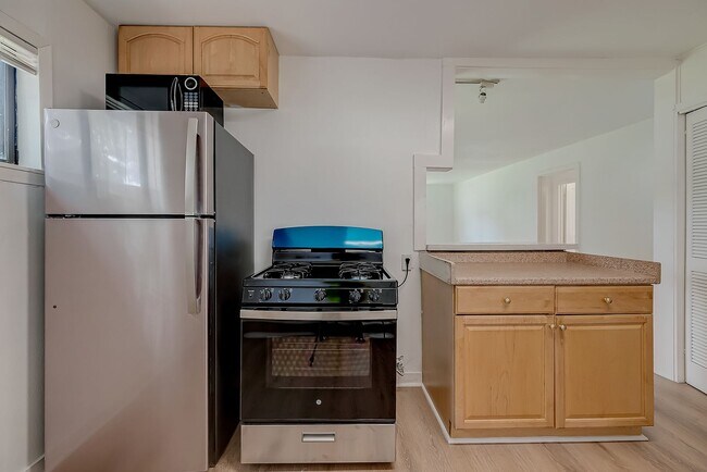 Building Photo - For Lease | 3 Bed, 1 Bath | 1,199 Sq Ft | East End Houston