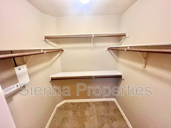 Building Photo - 2509 Elara Dr