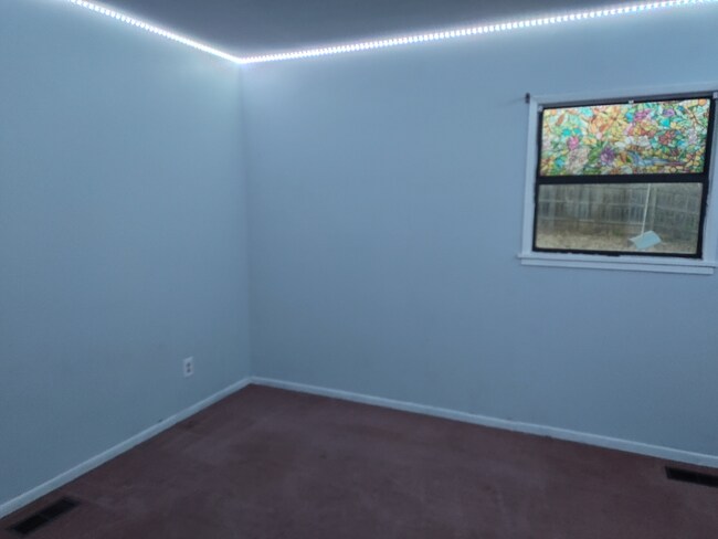 Building Photo - 35 Cedar Ridge Dr