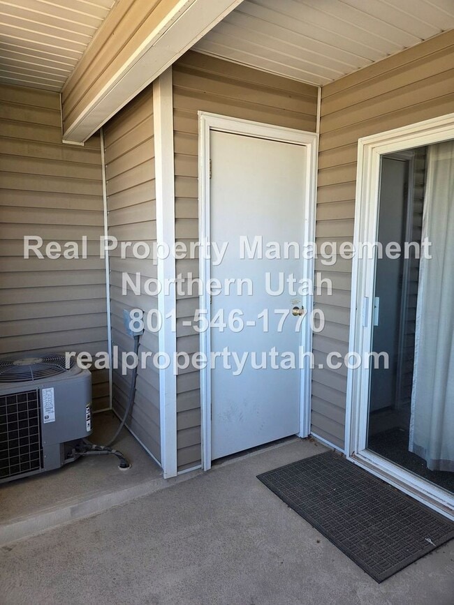 Building Photo - 2 Bed 2 Bath Condo in Clearfield Now Available!