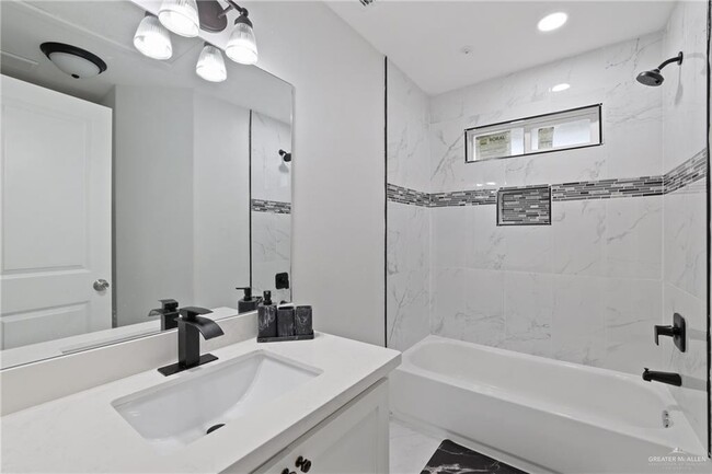 Building Photo - 4104 S Rodman Ln